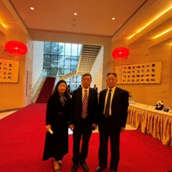 卢章平会长一行出席中国驻美使馆国庆招待会