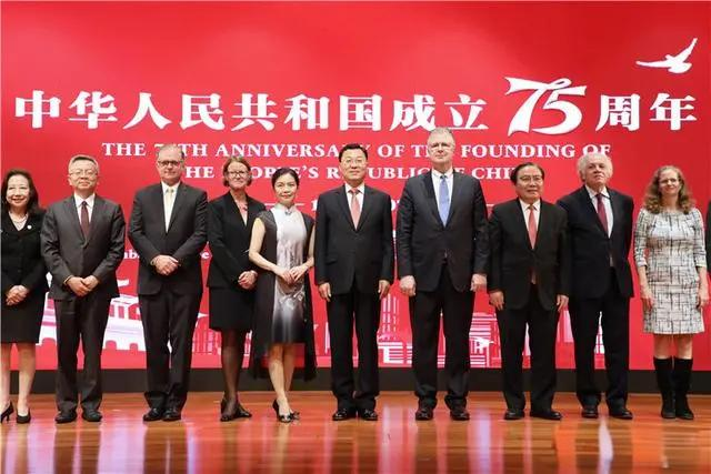 卢章平会长一行出席中国驻美使馆国庆招待会