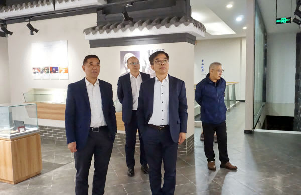 美国华人联合会执行长梁瑞凤访问赛珍珠研究会